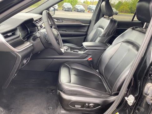 Used 2024 Jeep Grand Cherokee Limited AWD/4WD image 16