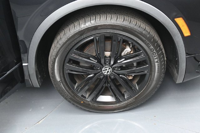 Used 2022 Volkswagen Tiguan SE R-Line FWD image 36