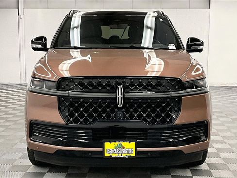 Used 2025 Lincoln Navigator Black Label AWD/4WD image 4