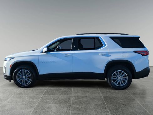 Used 2023 Chevrolet Traverse LT image 2