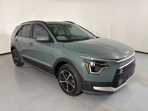 New 2026 Kia Niro EX FWD image 2