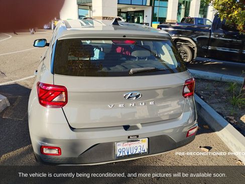 Used 2021 Hyundai Venue SE image 5