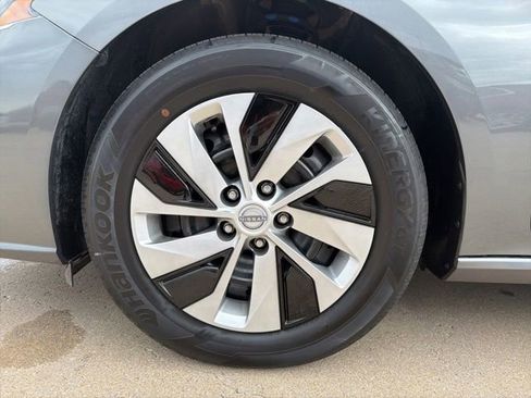 Used 2025 Nissan Altima 2.5 S FWD image 21