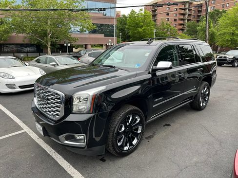 Used 2019 GMC Yukon Denali w/ Denali Ultimate Package AWD/4WD image 2