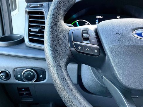 Used 2022 Ford E-Transit Medium Roof image 21