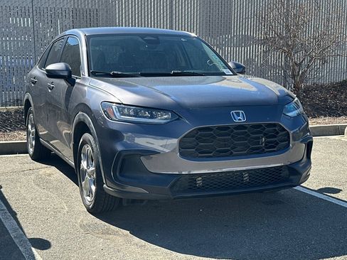 Used 2023 Honda HR-V LX image 2