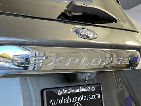 Used 2020 Ford Explorer Limited image 23