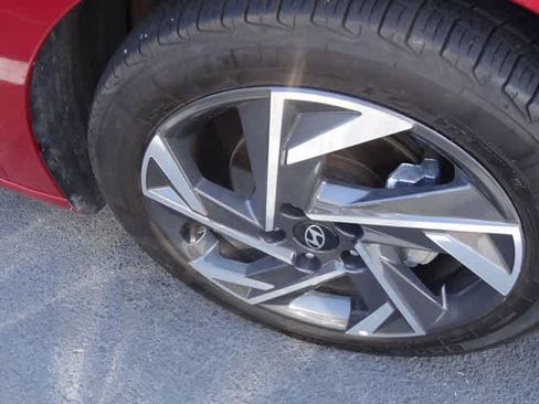 Used 2025 Hyundai Elantra SEL FWD image 14