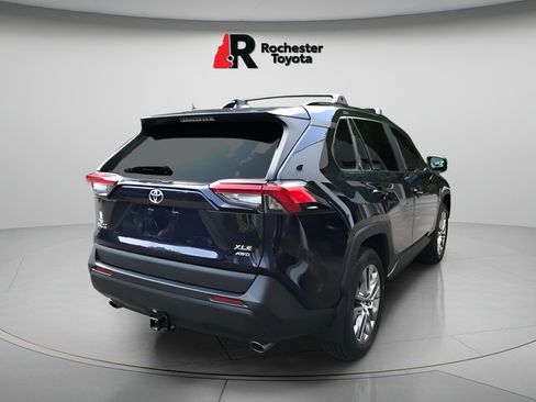 Certified 2021 Toyota RAV4 XLE Premium AWD/4WD image 7