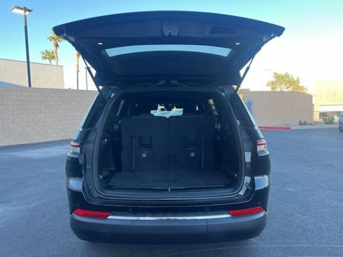 Used 2025 Jeep Grand Cherokee L Laredo image 14