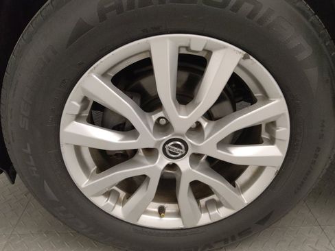 Used 2018 Nissan Rogue SV image 31