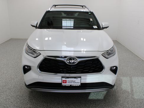 Used 2026 Toyota Highlander Platinum AWD/4WD image 3