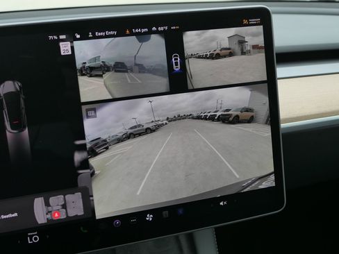 Used 2023 Tesla Model Y Long Range image 21