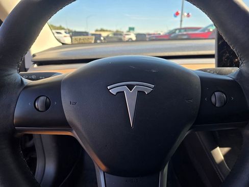 Used 2021 Tesla Model Y Long Range image 16
