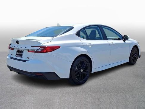 Used 2025 Toyota Camry SE w/ Convenience Package FWD image 4