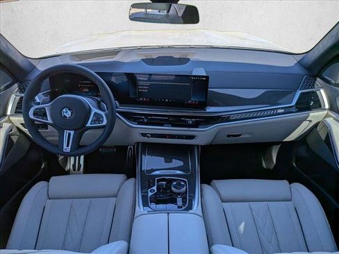New 2026 BMW X7 M60i image 16
