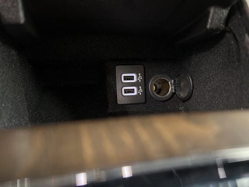 Used 2019 Lincoln Continental Select w/ Continental Climate Package image 14