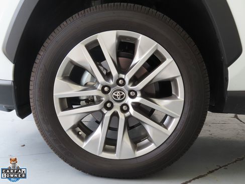 Used 2025 Toyota RAV4 XLE Premium FWD image 29