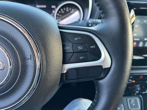 Used 2019 Jeep Compass Latitude image 16