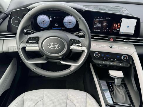 New 2025 Hyundai Elantra Limited w/ Cargo Package FWD image 17