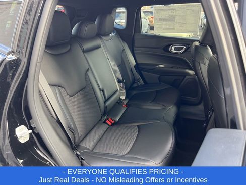 New 2026 Jeep Compass Latitude image 23