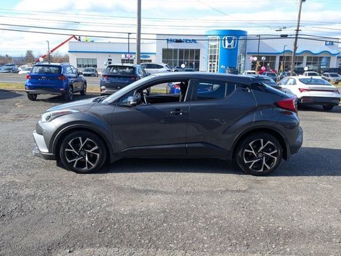 Used 2019 Toyota C-HR LE image 7