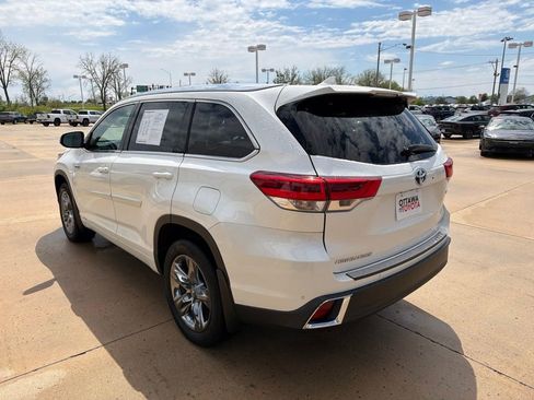 Used 2017 Toyota Highlander Limited Platinum AWD/4WD image 8