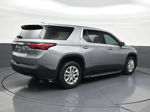 Used 2023 Chevrolet Traverse LS FWD image 5