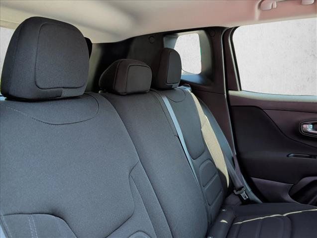Used 2020 Jeep Renegade Latitude FWD image 24