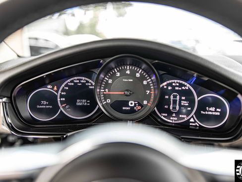 Used 2018 Porsche Panamera 4 image 22