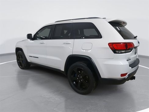Used 2019 Jeep Grand Cherokee Laredo image 6