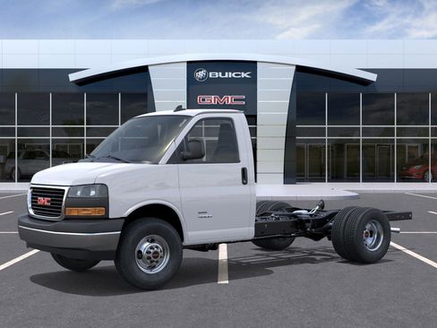 New 2026 GMC Savana 3500 w/ Power Convenience Package RWD image 30