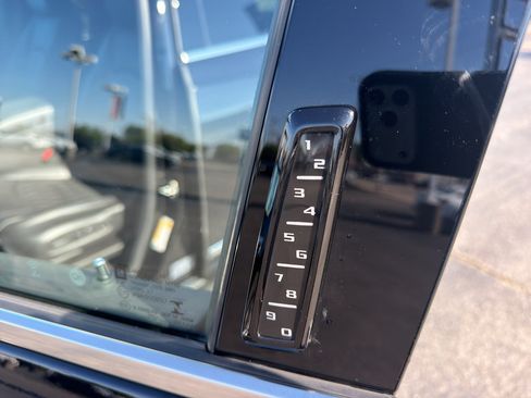 Used 2023 Buick Enclave Avenir w/ Avenir Technology Package AWD/4WD image 10