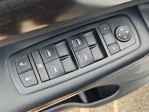 Used 2014 Jeep Grand Cherokee Laredo w/ Security & Convenience Group image 23