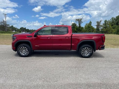 Used 2023 GMC Sierra 1500 AT4 w/ AT4 Preferred Package AWD/4WD image 2