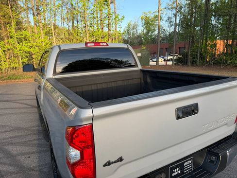 Used 2018 Toyota Tundra SR5 w/ SR5 Upgrade Package image 11