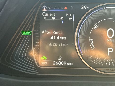 Used 2023 Lexus UX 250h AWD image 18