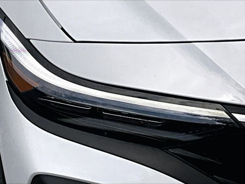 Used 2025 Hyundai Elantra Hybrid FWD image 29