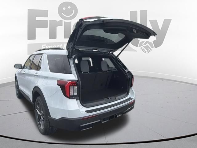 Used 2026 Ford Explorer ST-Line w/ ST-Line Street Pack AWD/4WD image 57