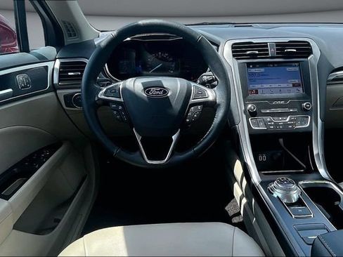 Used 2019 Ford Fusion SEL FWD image 8