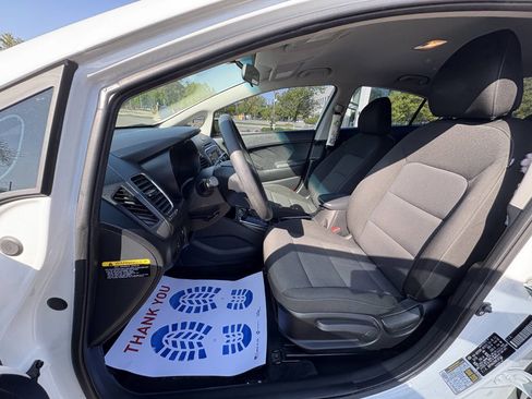 Used 2017 Kia Forte LX image 17