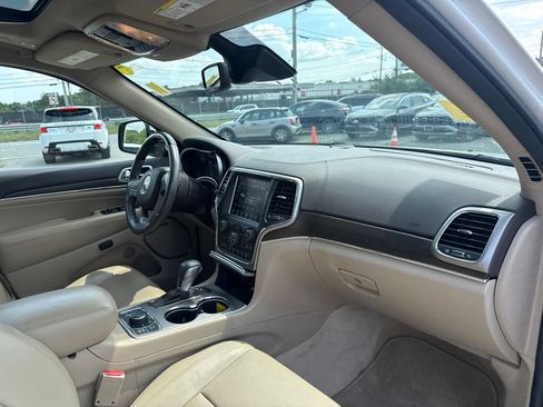 Used 2018 Jeep Grand Cherokee Overland AWD/4WD image 23