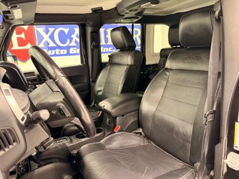 Used 2012 Jeep Wrangler Unlimited Sahara w/ Connectivity Group AWD/4WD image 28