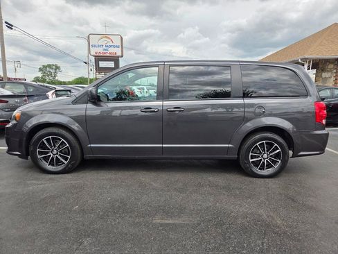 Used 2019 Dodge Grand Caravan GT image 3