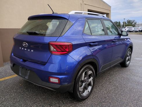 Certified 2024 Hyundai Venue SEL image 4