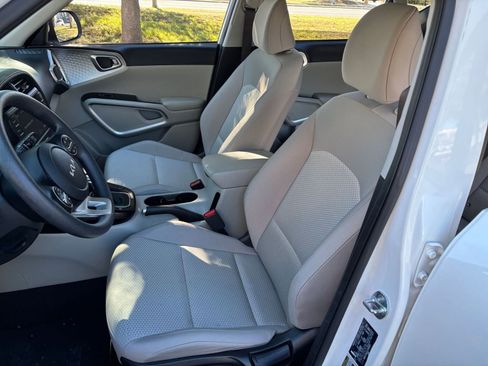 Used 2025 Kia Soul LX w/ LX Technology Package image 22