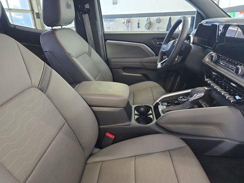 Used 2024 Chevrolet Colorado ZR2 w/ ZR2 Bison Edition image 11