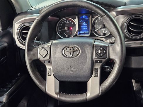 Used 2020 Toyota Tacoma SR5 w/ SR5 Appearance Package (SM) image 25