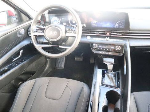 Used 2024 Hyundai Elantra SEL FWD image 25