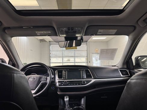 Used 2019 Toyota Highlander Limited Platinum image 22